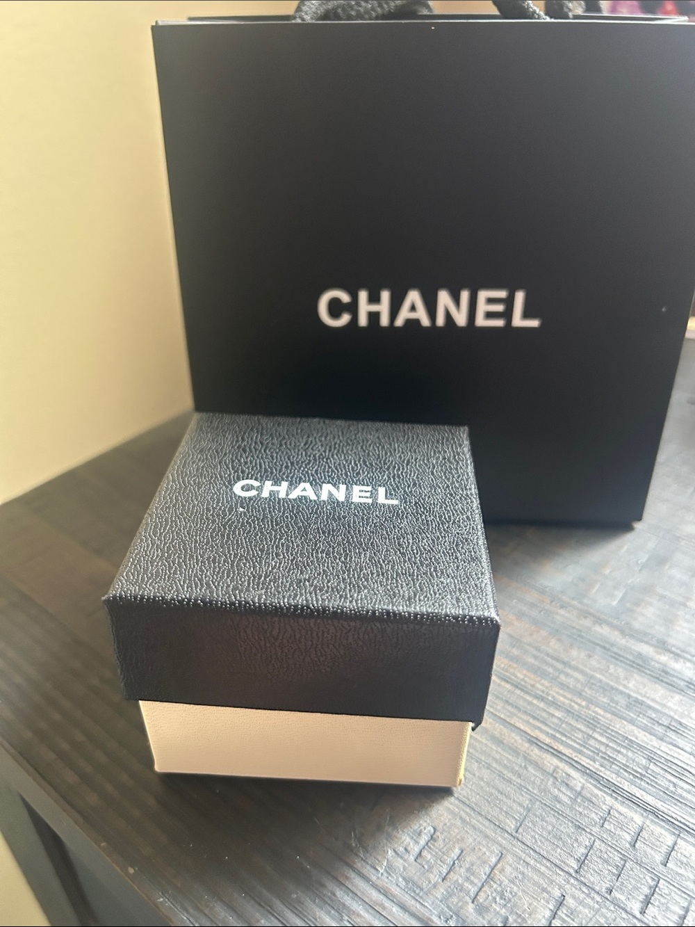 CHANEL set of 2 brooches pins with box and bag - Picture 4 of 4